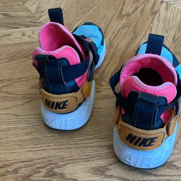 Nike Air Sneakers - Picture 2 of 5